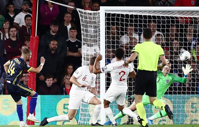 ĐT Anh đã có màn rượt đuổi "điên rồ" với ĐT Kosovo