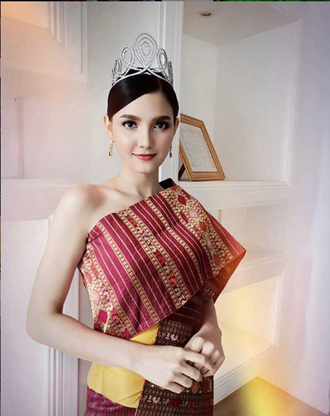 Khi Hoa hậu Lào 2012 mặc trang phục truyền thống kín đáo cũng vô cùng thu hút.