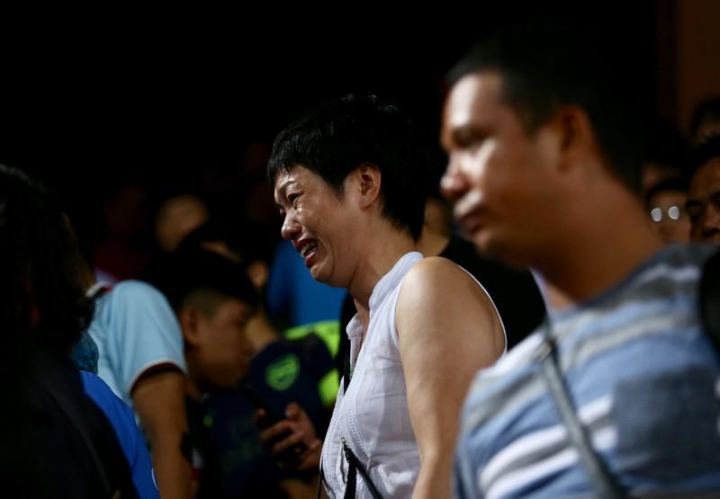 Người thân của Huyền
Anh đã bật khóc nức nở...