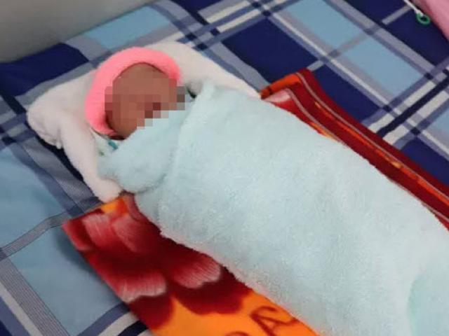 Tin tức trong ngày - Phát hiện bé sơ sinh trong bọc ni lông bên đường