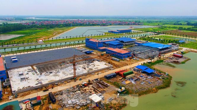 Tiếp nối giai đoạn này, Dự án Nhà máy nước mặt sông Đuống sẽ phát triển và mở rộng liên tục đến năm 2023 đạt 600.000 m3/ ngày đêm và công suất đạt 900.000 m3/ ngày đêm trong tương lai. Dự án sử dụng nguồn nước thô được khai thác từ sông Đuống có chất lượng và lưu lượng đảm bảo cung cấp nước cho sinh hoạt và đáp ứng các giai đoạn phát triển nâng công suất nhà máy nước đến năm 2050.