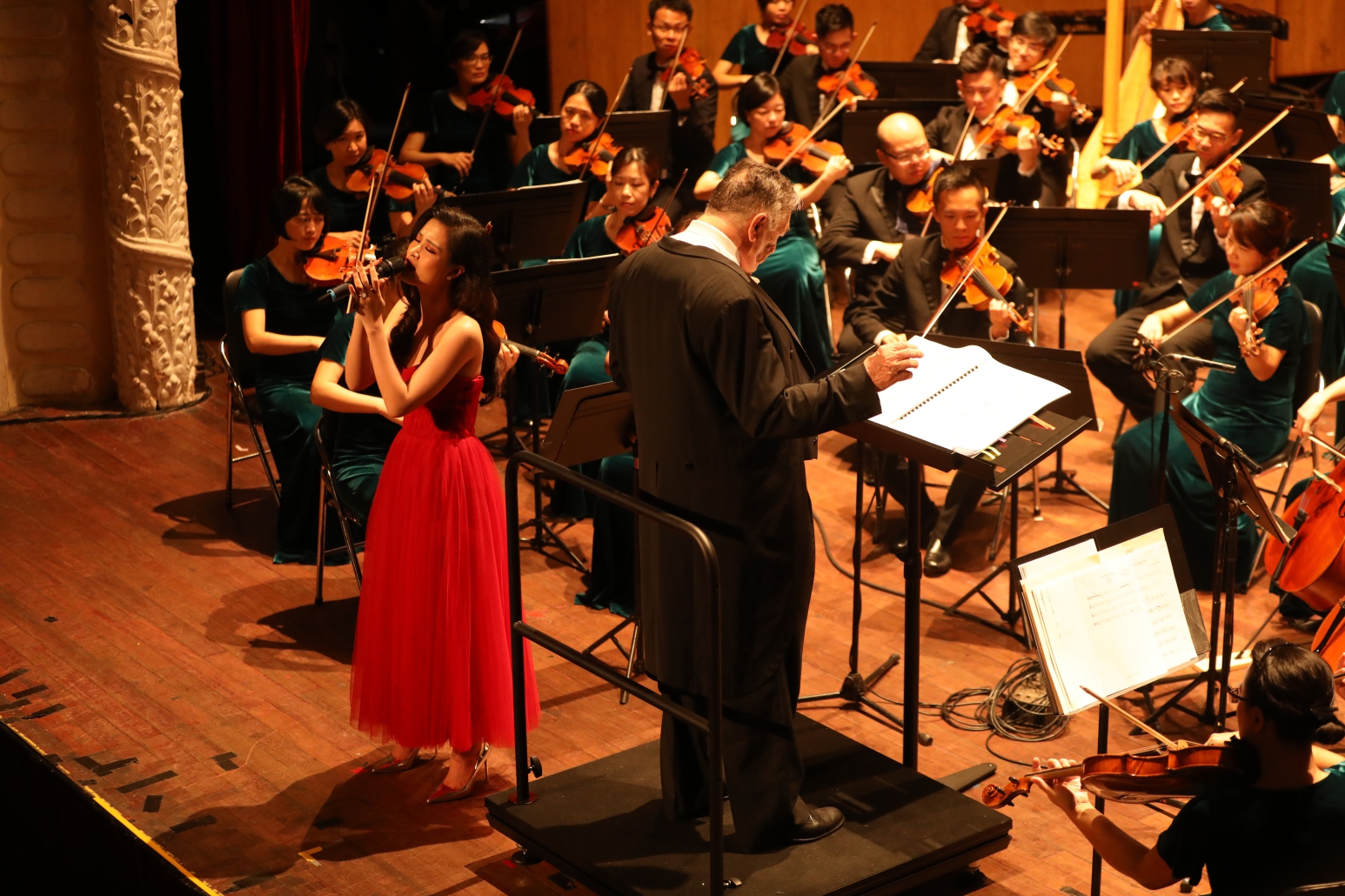 Đông Nhi nhận "cơn mưa" lời khen từ khán giả sau phần trình diễn cảm xúc.