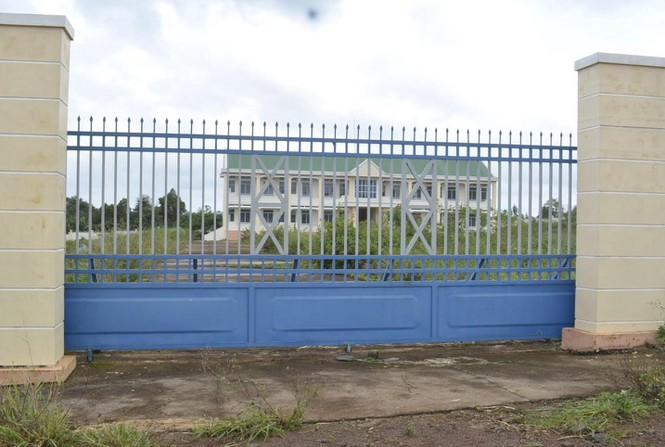 Ký túc xá vừa được xây lên trong tình trạng cửa đóng then cài