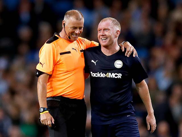 Bóng đá - Huyền thoại MU khuấy đảo Man City: Scholes vẽ tuyệt tác, Persie lập siêu phẩm