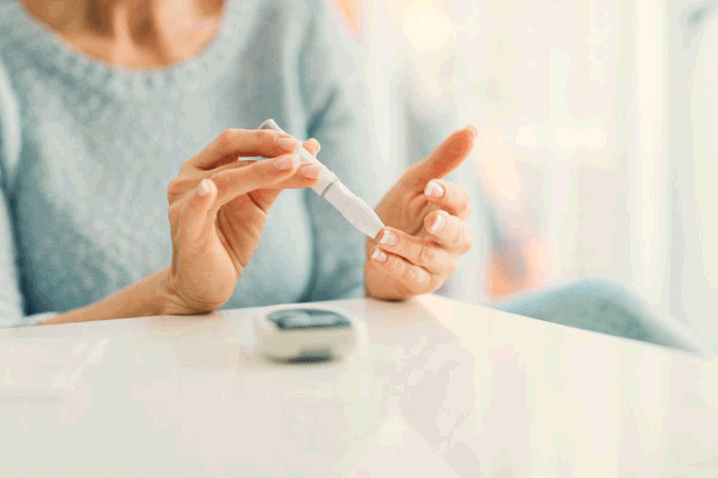 6. Giảm tỷ lệ mắc bệnh tiểu đường loại 2: Một phân tích tổng hợp của 15 nghiên cứu cho thấy tiêu thụ bia vừa phải có thể làm giảm 30% nguy cơ mắc bệnh tiểu đường loại 2. Một nghiên cứu khác ở những người không mắc bệnh tiểu đường đã tìm thấy những tác động tích cực của việc tiêu thụ bia vừa phải đối với mức độ insulin và chất béo trung tính. Điều quan trọng là phải nhấn mạnh rằng tiêu thụ vừa phải là chìa khóa; tiêu thụ quá mức làm tăng nguy cơ mắc bệnh tiểu đường loại 2 và nhiều loại bệnh khác.
