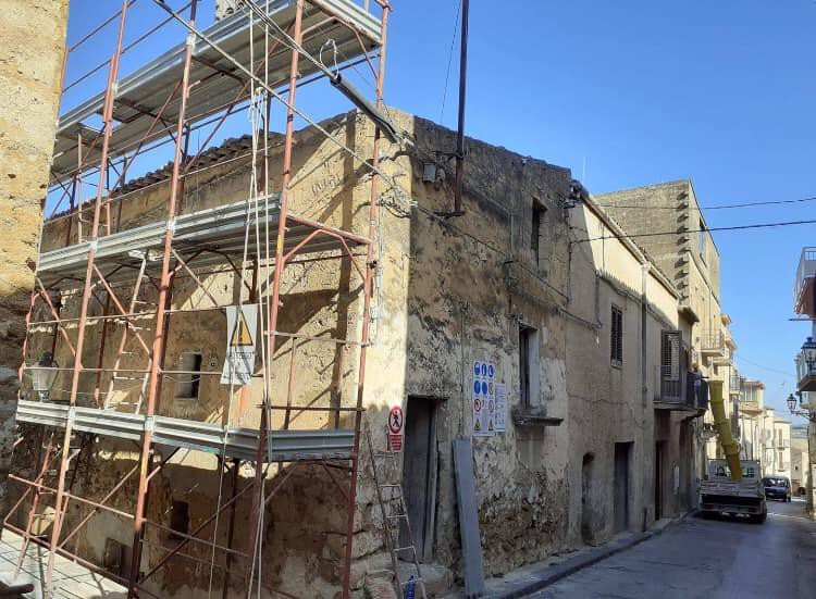 Các ngôi nhà ở Sambuca được bán với giá 1 euro để khuyến khích người dân đến sinh sống. Ảnh: Comune di Sambuca di Sicilia