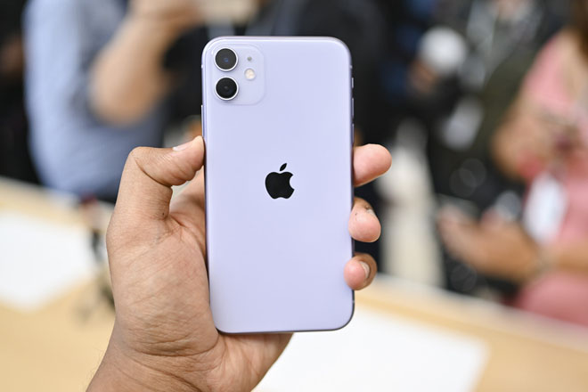 SỐC: Apple chưa bán ra, đã có người Việt Nam sở hữu iPhone 11 Pro Max - 1