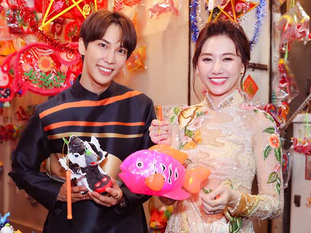 Sao Việt - Vắng Trấn Thành, Hari Won dạo phố đón trung thu cùng tài tử xứ Hàn
