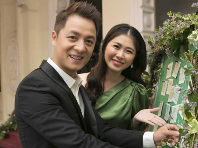 Ca nhạc - MTV - Đăng Khôi và vợ hot girl tình tứ đưa nhau dự sự kiện