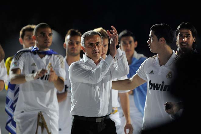 Biến lớn ở Real Madrid: Mourinho công khai &#34;thả thính&#34;, mưu lật ghế Zidane - 2