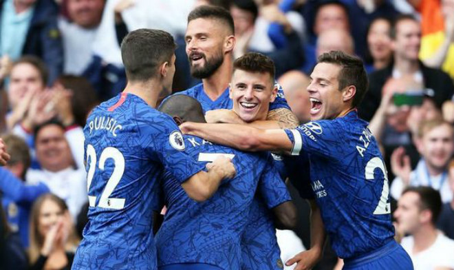 Hàng công Chelsea hay bao nhiêu, hàng thủ lại dở bấy nhiêu