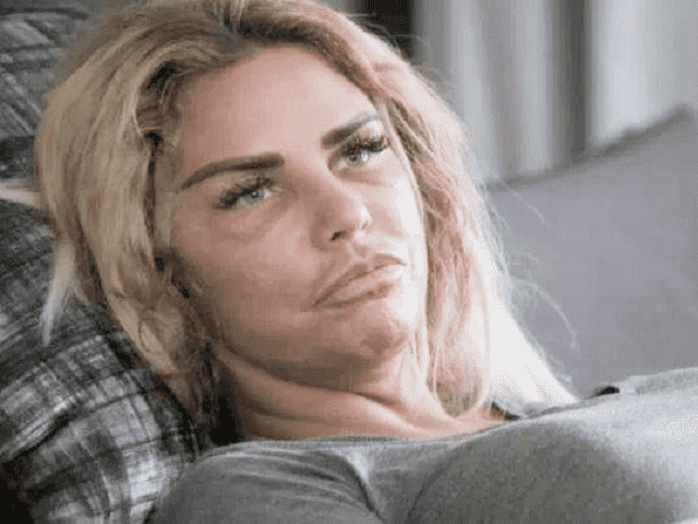 Katie Price và hệ luỵ phẫu thuật thẩm mỹ: Điện thoại không nhận nổi mặt