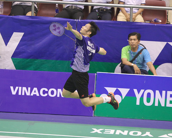 Tiến Minh tạo nên siêu phẩm cứu cầu tại giải Việt Nam Open 2019