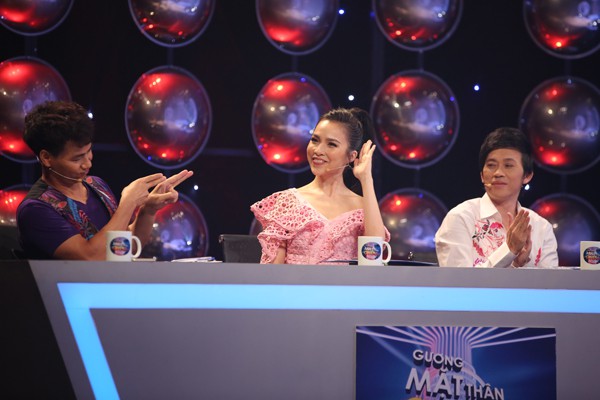 Hoài Linh nổi bật trong vai trò giám khảo của gameshow "Gương mặt thân quen"