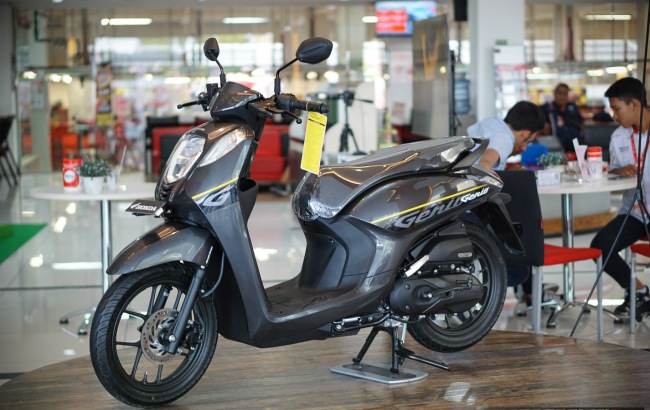 Một số người cho rằng Honda Genio 110 có giá ở Indonesia rẻ hơn cả Honda Vision ở Việt Nam và có thể cạnh tranh với Yamaha Janus hay Honda Scoopy, Yamaha Fino.