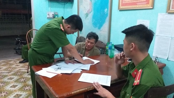 Bùi Xuân Hồng tại cơ quan công an