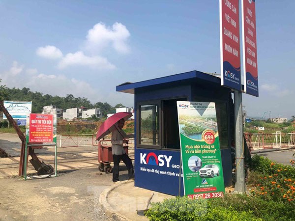 Dù chưa đủ điều kiện mở bán, nhưng để thu hút khách hàng, chủ đầu tư thực hiện nhiều chương trình khuyến mãi.