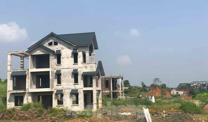 Về việc này, Phó thủ tướng yêu cầu UBND tỉnh Lào Cai kiểm tra, làm rõ nội dung phản ánh của báo chí liên quan đến việc thực hiện "Dự án khu đô thị mới: Tiểu khu đô thị số 17, Khu đô thị mới Lào Cai - Cam Đường, thành phố Lào Cai" và việc chấp hành pháp luật trong thực hiện dự án trên.