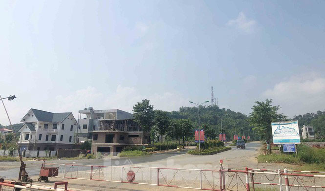 Cũng theo phản ánh, hiện chủ đầu tư dự án chưa hoàn thành các thủ tục pháp lý để được giao dịch bán nhà ở theo đúng quy định của pháp luật.