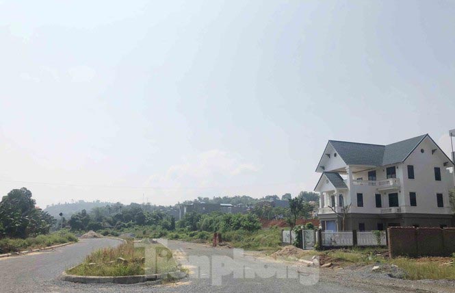 Theo phản ánh của báo chí trước đó, dự án Khu đô thị mới tiểu khu đô thị 17 Lào Cai – Cam Đường được xác định là dự án nhà ở thương mại, với các hạng mục nhà ở liền kề, biệt thự, nhà vườn, và công trình dịch vụ thương mại do Công ty Cổ phần Kosy làm chủ đầu tư.