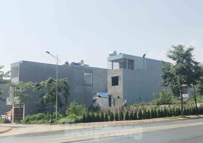 Do đây là dự án nhà ở thương mại nên việc thu hồi đất cho dự án phải áp dụng điểm c khoản 4 Điều 40 Luật Đất đai năm 2013 chứ không thể áp dụng Điều 60 và Điều 62 Luật này. 