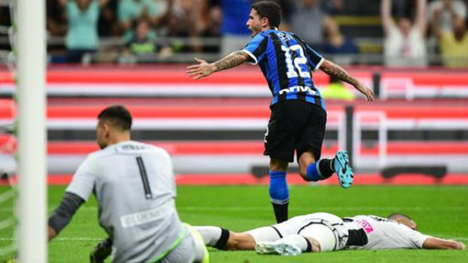 Inter Milan khai thông thế bế tắc nhờ pha không chiến hoàn hảo của Sensi cuối hiệp 1