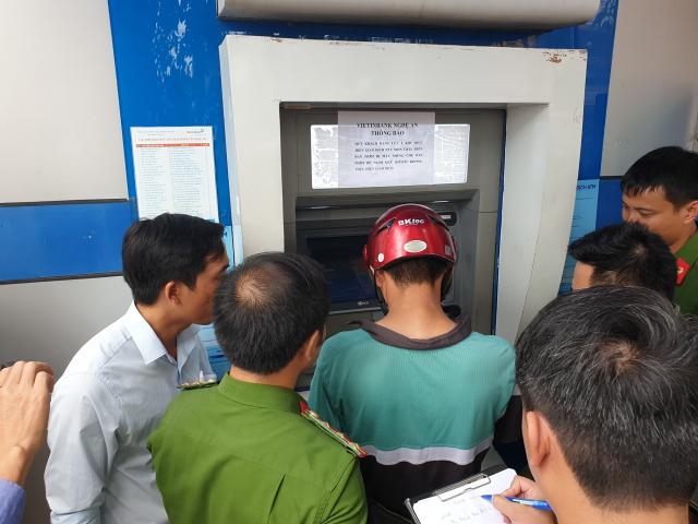 Pháp luật - Thủ đoạn đánh cắp thông tin thẻ ATM cực tinh vi của nhóm người TQ "sa lưới" ở Nghệ An