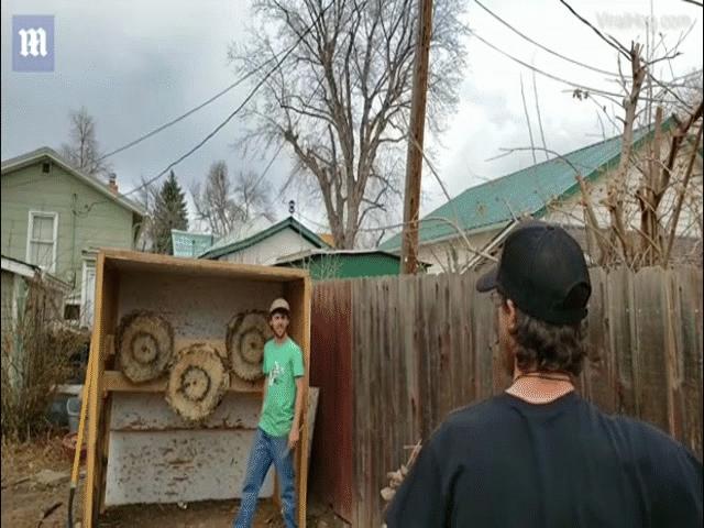 Phi thường - kỳ quặc - Thót tim màn bắt "dao bay" bằng tay không