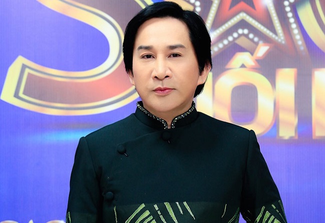 Chia sẻ về những kỷ niệm cũ, nghệ sĩ Kim Tử Long cho biết: “Mưa bụi là kỷ niệm lớn, khán giả rất yêu thích. Một lần tôi ra Hà Nội diễn, khán giả Cung Việt Xô vỗ tay không ngớt. Kết thúc chương trình rất nhiều người tặng tôi tiền, không cầm hết được”, anh xúc động nhớ lại. Và nam nghệ sĩ cũng cho biết nhờ Mưa bụi mà anh biết đến bà xã của anh – em gái của Hồng Sơn.