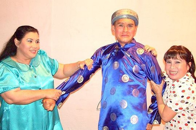 Góp mặt trong chương trình Mưa bụi, nghệ sĩ Duy Phương trở thành cái tên "ăn khách" cùng với Tài Linh, Hồng Vân, Bảo Chung... Trong Mưa bụi, Duy Phương vừa khoe giọng hát vừa thể hiện được khả năng diễn hài. Chất giọng bẩm sinh, lối diễn xuất tự nhiên với khuôn mặt hài hước, cái nhíu mày và trề môi hóm hỉnh đã đưa Duy Phương trở thành một "thương hiệu". Nhiều người nhận xét anh là "chưa diễn đã gây cười".