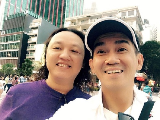 Nhật Hào từng chia sẻ anh với Minh Thuận chơi với nhau từ năm 1986, khi cả hai tham gia phong trào ca hát học sinh ở TP.HCM. Đến năm 1997, hai người không hát chung nữa và Nhật Hào sang Mỹ định cư với gia đình. Dù không còn đứng chung sân khấu nhưng cả hai vẫn giữ liên lạc với nhau. Vào mỗi dịp Nhật Hào về nước, cứ đi diễn ở đâu, Minh Thuận đều rủ Nhật Hào đi cùng.