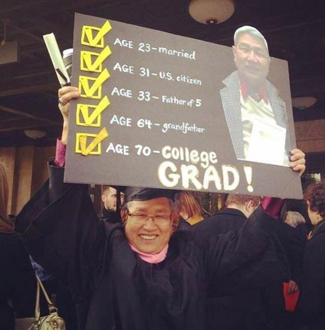 "Xin chúc mừng, cuối cùng ông đã được tốt nghiệp".
