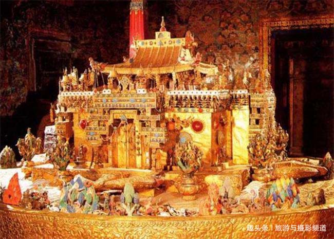 Huyền bí cung điện bằng vàng ròng, kỳ quan tôn giáo hiếm có trên thế giới - 9