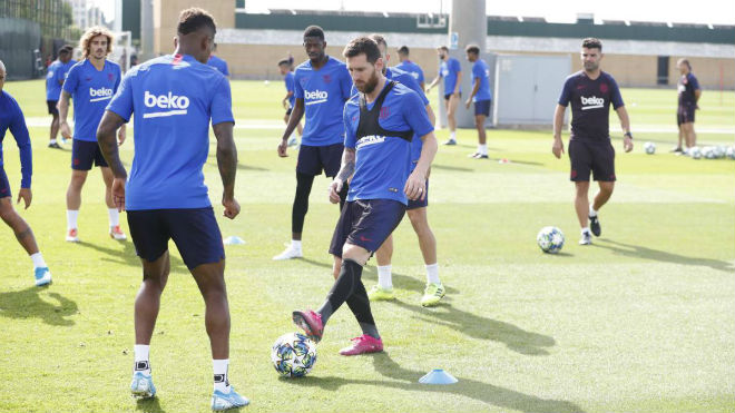Messi đã tập luyện bình thường và sẵn sàng bay sang Đức đá trận đầu tiên cho Barca mùa này