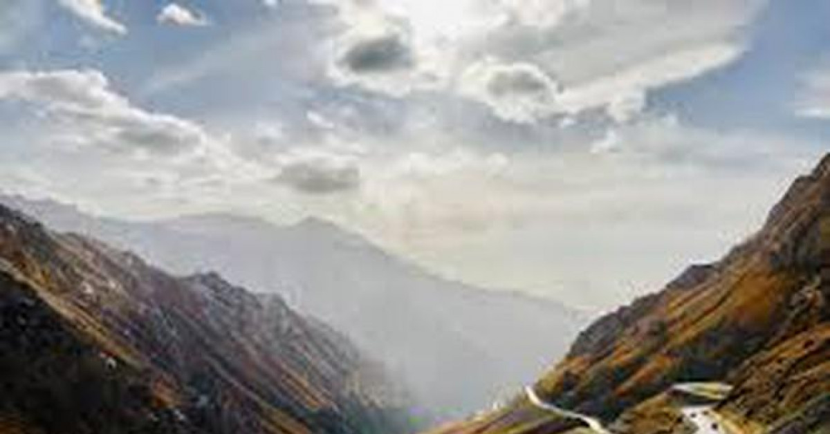 Du lịch - "Lạnh lưng" với 200 khúc cua tay áo hiểm trở tại Tân Cương, Trung Quốc