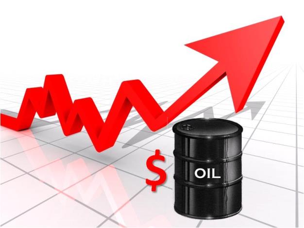 Giá dầu thế giới tăng phi mã hơn 12%