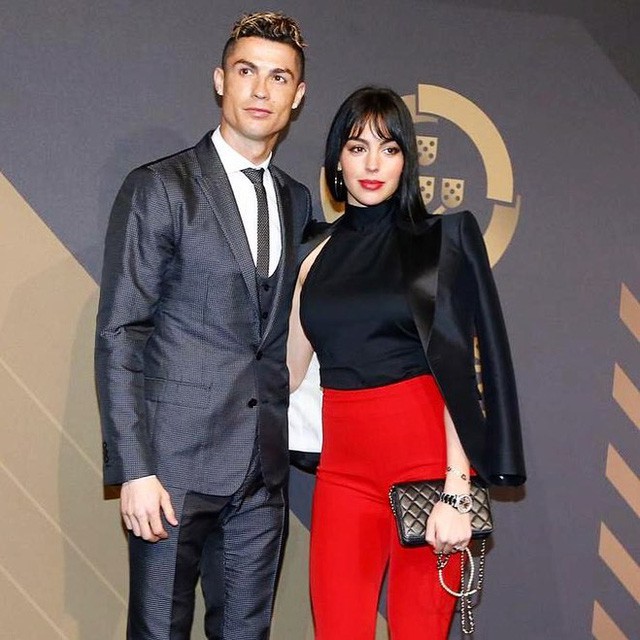 Ronaldo và Georgina luôn xuất hiện tình cảm bên nhau.&nbsp;Họ được xem là một cặp trời sinh.