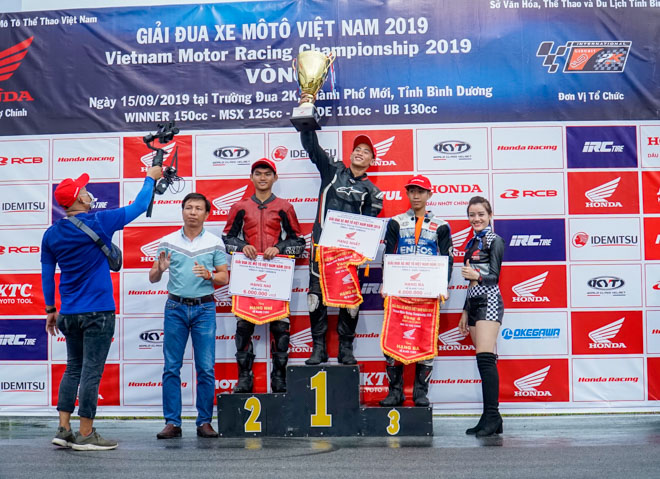 Vòng 4 giải đua xe Mô tô Việt Nam: Kịch tính dưới trời mưa - 9