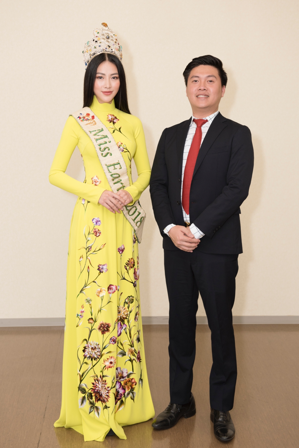 Hoa hậu Phương Khánh diện áo dài 6.000 USD trong chuyến thăm Nhật Bản - 4