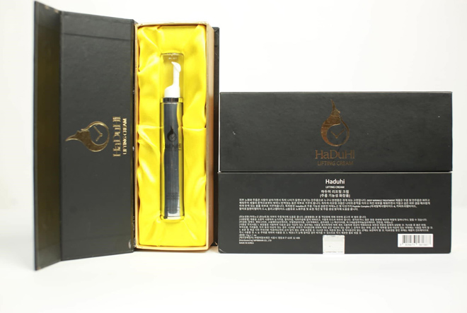 Kem hỗ trợ xóa nhăn, tan bọng mỡ được đông đảo khách hàng tin tưởng sử dụng.