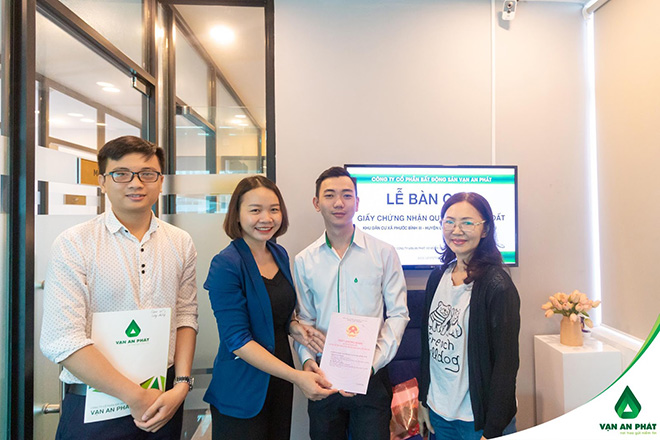 Kết thúc buổi lễ,&nbsp;các khách hàng cùng Vạn An Phát di chuyển đến dự án để hoàn tất thủ tục bàn giao.