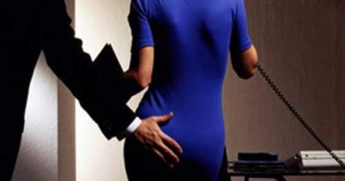 Bạn trẻ - Cuộc sống - Tôi gai người khi sếp “thưởng” bằng những cái... véo má