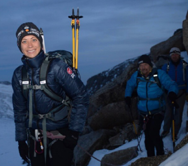 Holly Branson, con gái của Richard Branson cũng là người thích phiêu lưu, mạo hiểm. Cô từng leo lên đỉnh Mont Blanc ở châu Âu, tham gia chạy marathon, lập kỉ lục chèo thuyền và đăng ký bay lên vũ trụ.