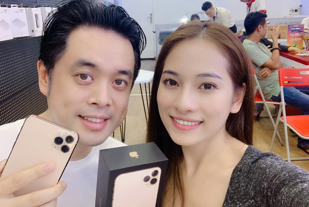 Vợ xinh kém 13 tuổi &#39;thưởng&#39; IPhone 11 Promax cho Dương Khắc Linh vì lý do này - 1