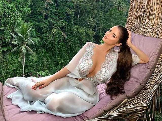 Làm đẹp - Chế độ dưỡng da đắt đỏ của "nấm lùn xinh nhất nước Anh"