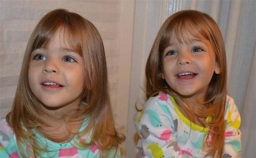 9 tuổi, cặp song sinh đẹp nhất thế giới đã kiếm được hàng triệu đô la mỗi năm - 2
