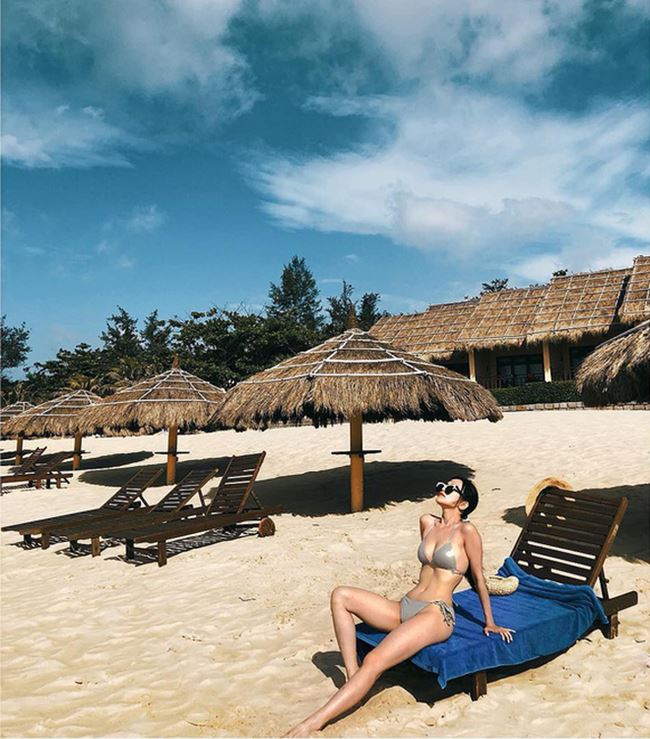 Nhờ đam mê tập gym và yoga, Sĩ Thanh có được vóc dáng săn chắc cùng nhan sắc của một thiếu nữ như mới tuổi đôi mươi.&nbsp;