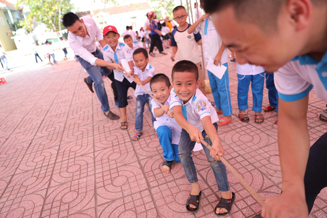 Hứng khởi với trò chơi dân gian tập thể