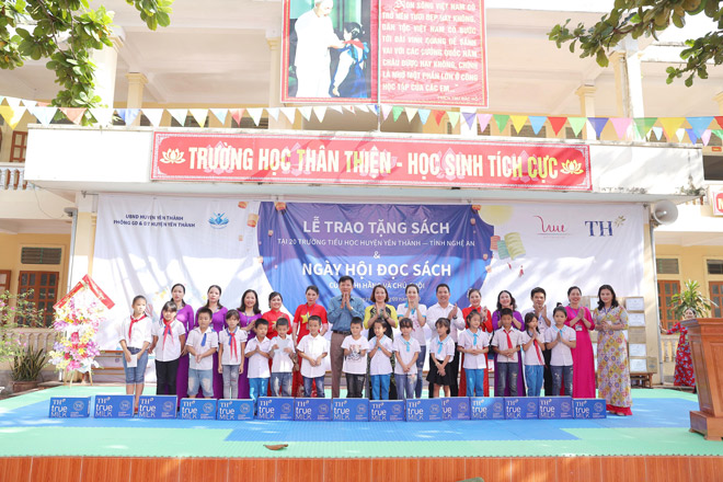 30 suất học bổng và quà tặng đã được Công đoàn THFC trao tặng cho các em học sinh có hoàn cảnh đặc biệt khó khăn tại trường Tiểu học Hợp Thành