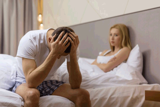 9. Đừng nghĩ đến người yêu cũ: Không ai muốn nghe về những lần hẹn hò hay “chuyện ấy” của đối phương với người yêu cũ. Hơn nữa, thị hiếu tình dục của mọi người là khác nhau, vì vậy những gì từng có với đối tác cũ không chắc đã phù hợp với đối tác mới. Trò chuyện về “chuyện ấy” với người cũ có thể phá hỏng cuộc vui của 2 người.
